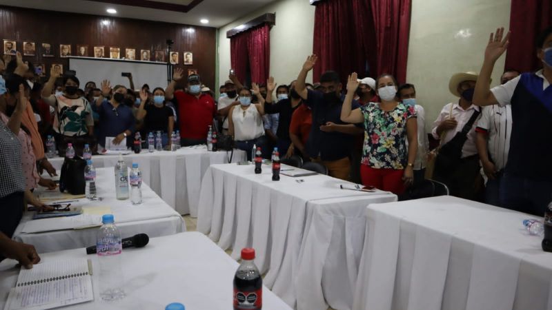 Autoridades comunitarias presionan a regidores a aprobar obras