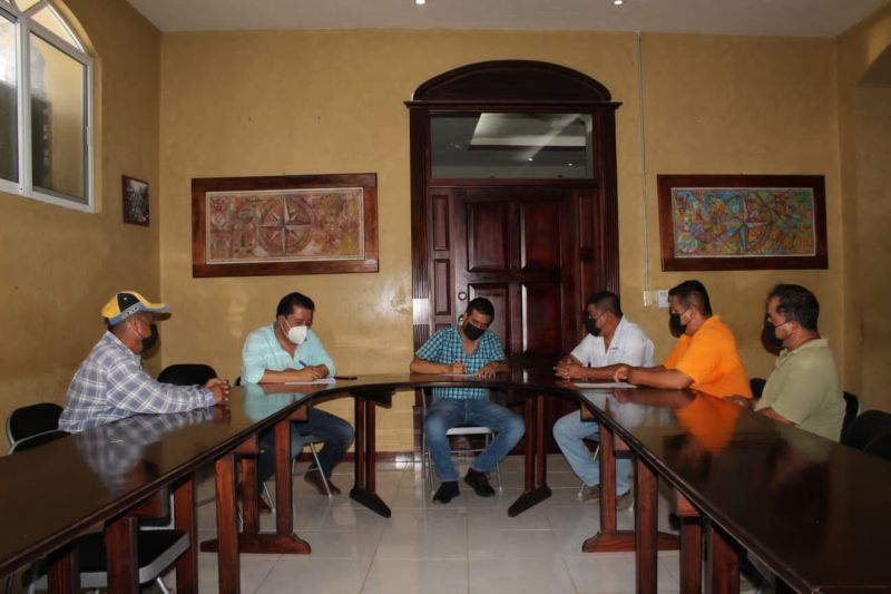 El alcalde atiende personalmente a autoridades, comités, y ciudadanía en general