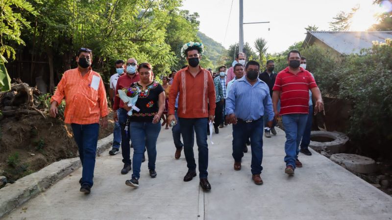 Hueynali y Panacaxtlán, estrenan calles pavimentadas