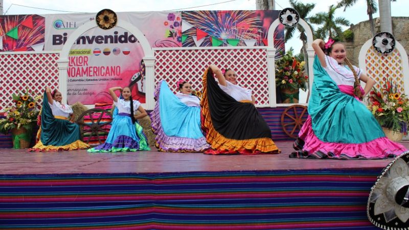 Folclore internacional llega a Huejutla