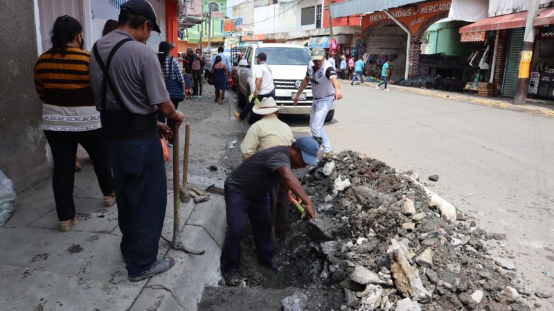 Amplían rejillas y tubería en la calle Nuevo León