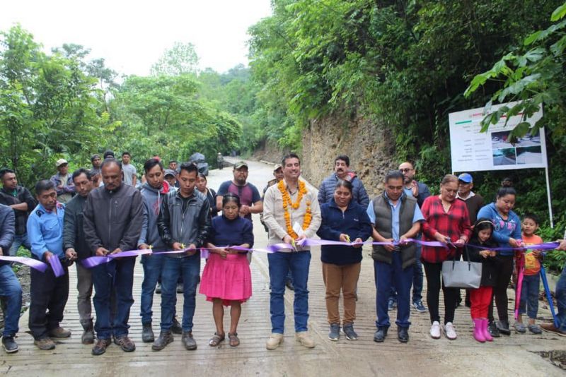 DANIEL ANDRADE ENTREGA MÁS DE 4 MDP EN OBRAS PARA 5 COMUNIDADES DE HUEJUTLA