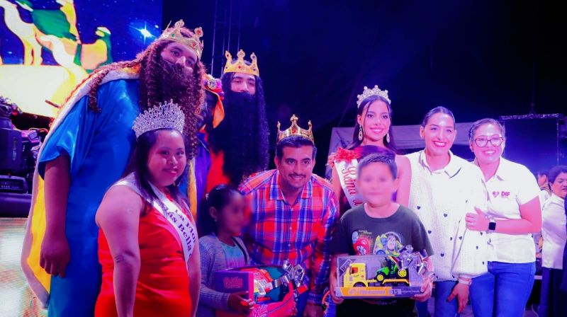 DIVERSIÓN FAMILIAR EN EXITOSO FESTIVAL DE DIA DE REYES EN HUEJUTLA