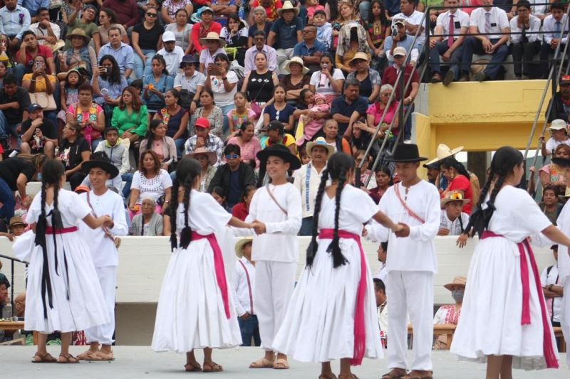EL FOLCLOR DE OAXACA Y SU GUELAGUETZA LLEGA A HUEJUTLA