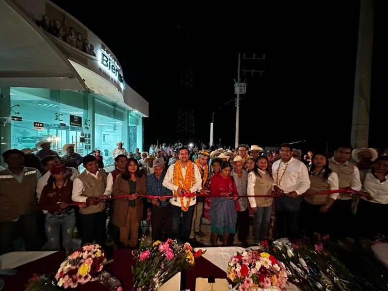 APOYO DEL GOBIERNO MUNICIPAL PARA BANCO DEL BIENESTAR EN IXCATLAN